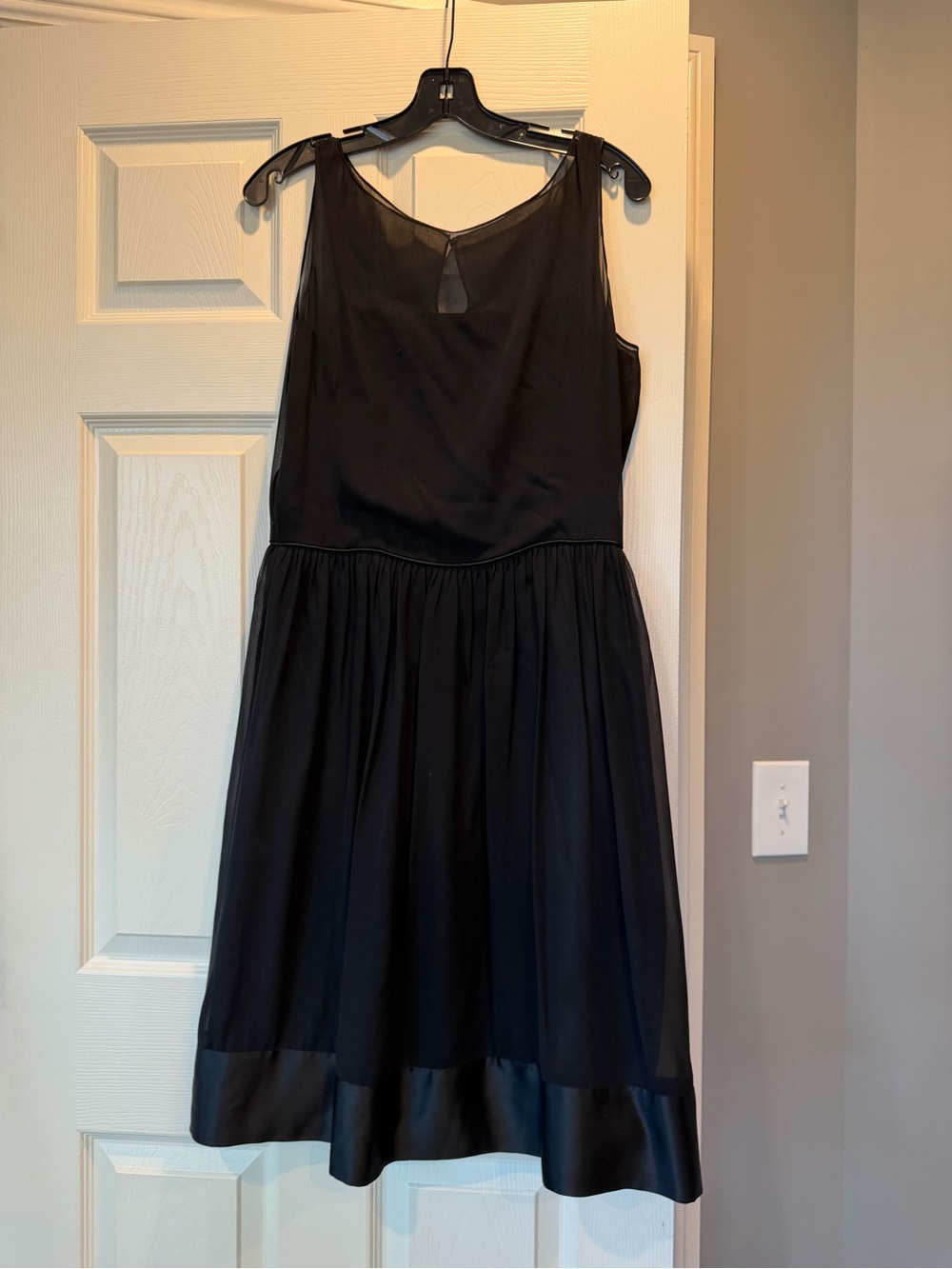 Ann Taylor Black Sleeveless Midi Dress
